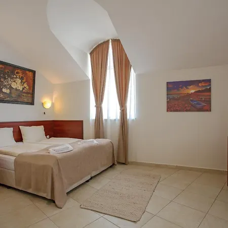 Hotel Central Balchik Otel 2*